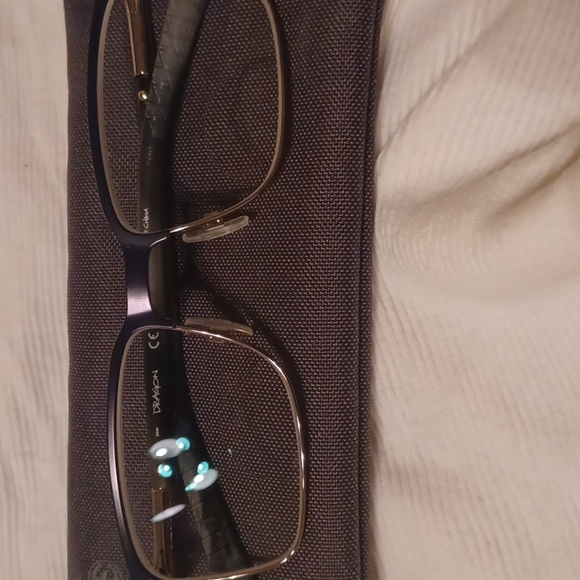 Dragon glasses w case - Picture 2 of 6
